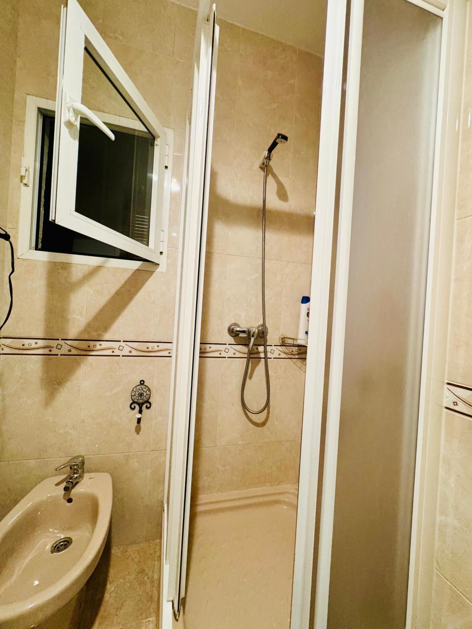 Pisos Baraja Gl Lägenhet Madrid Exteriör bild